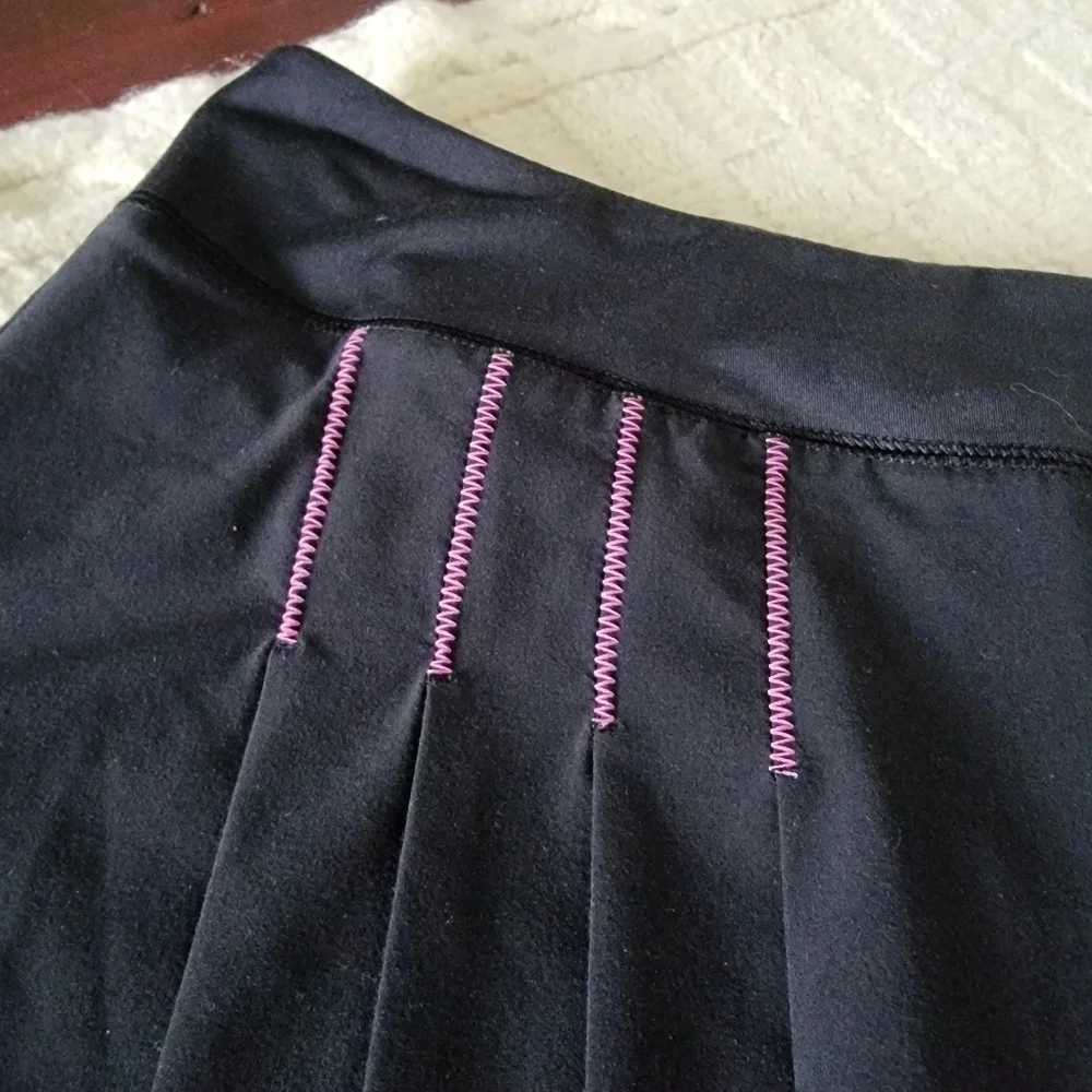 Athleta Second Wind Pleated Running Skort Black Pink Accent size S